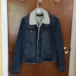 Denim jacket with Sherpa lined collar